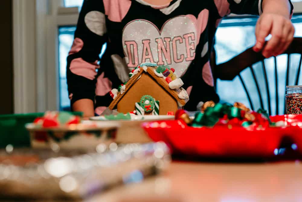 kid decorating gingerbread house